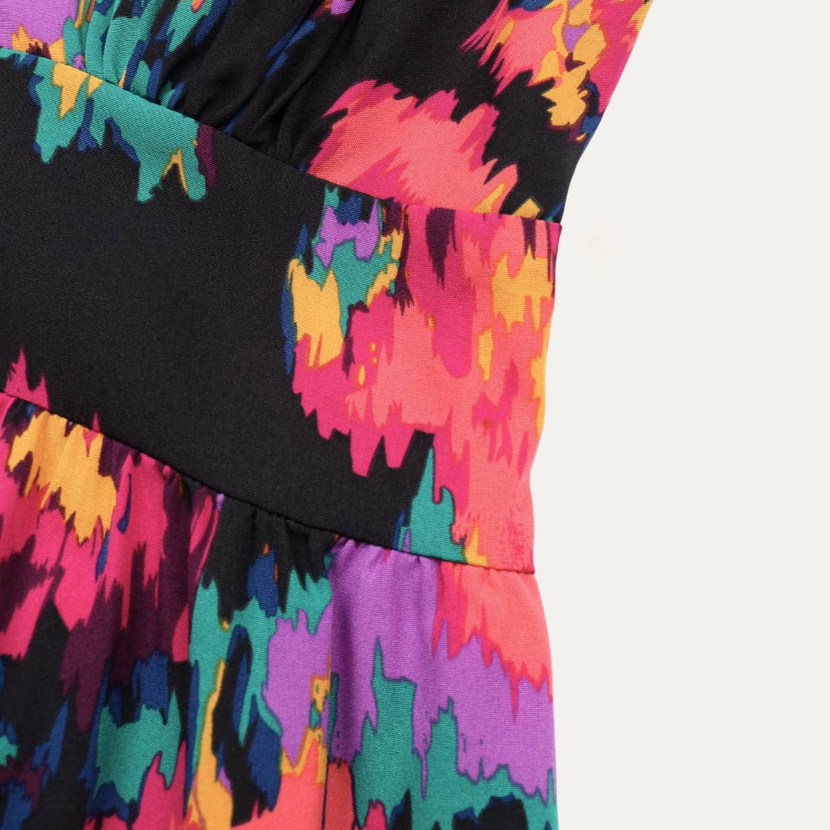 Holiday Multicolor Printed Sleeveless Open-Back Maxi Dress: Multi