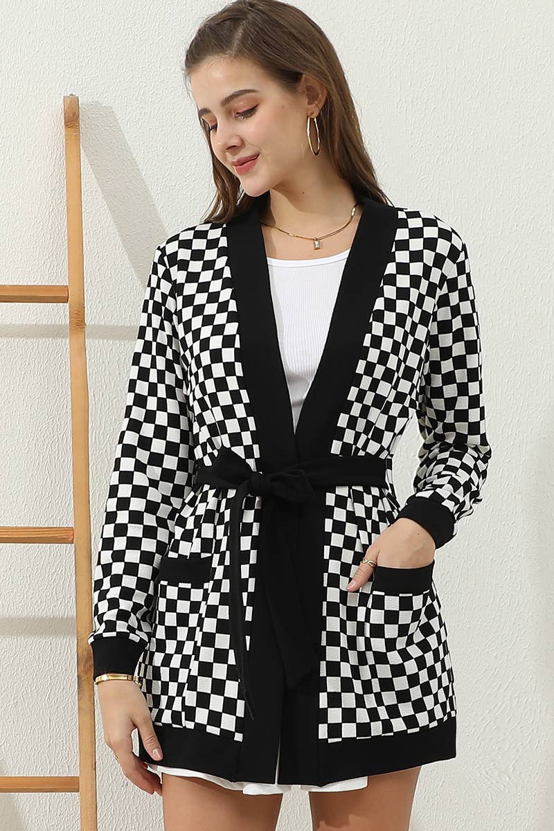 CWOCAL532_LONG SLEEVE SHORT ROVE CARDIGAN WITH POCKETS: BLACKWHITEPLAID