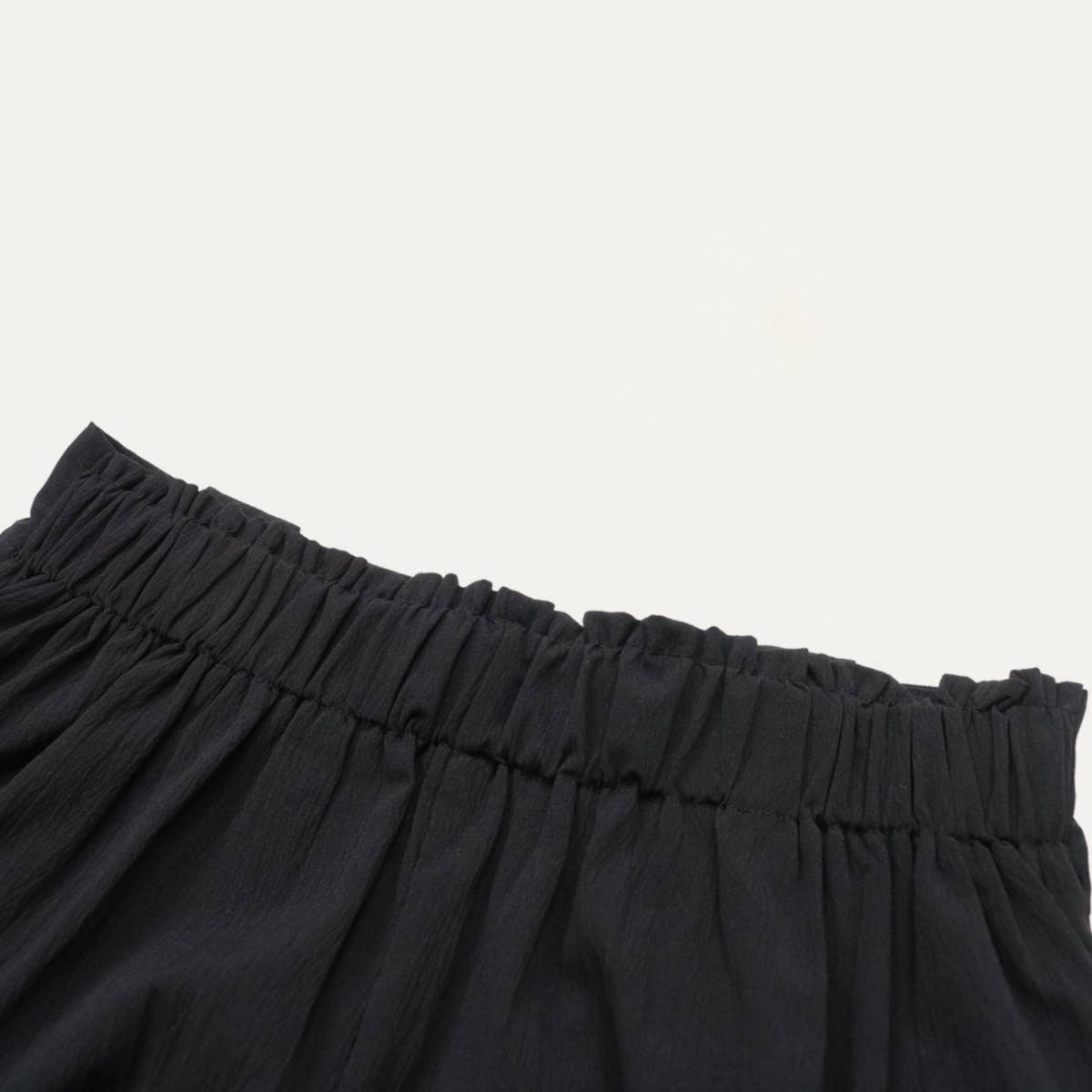 Relaxed Black High-Waisted Side Pockets Mini Shorts: Black