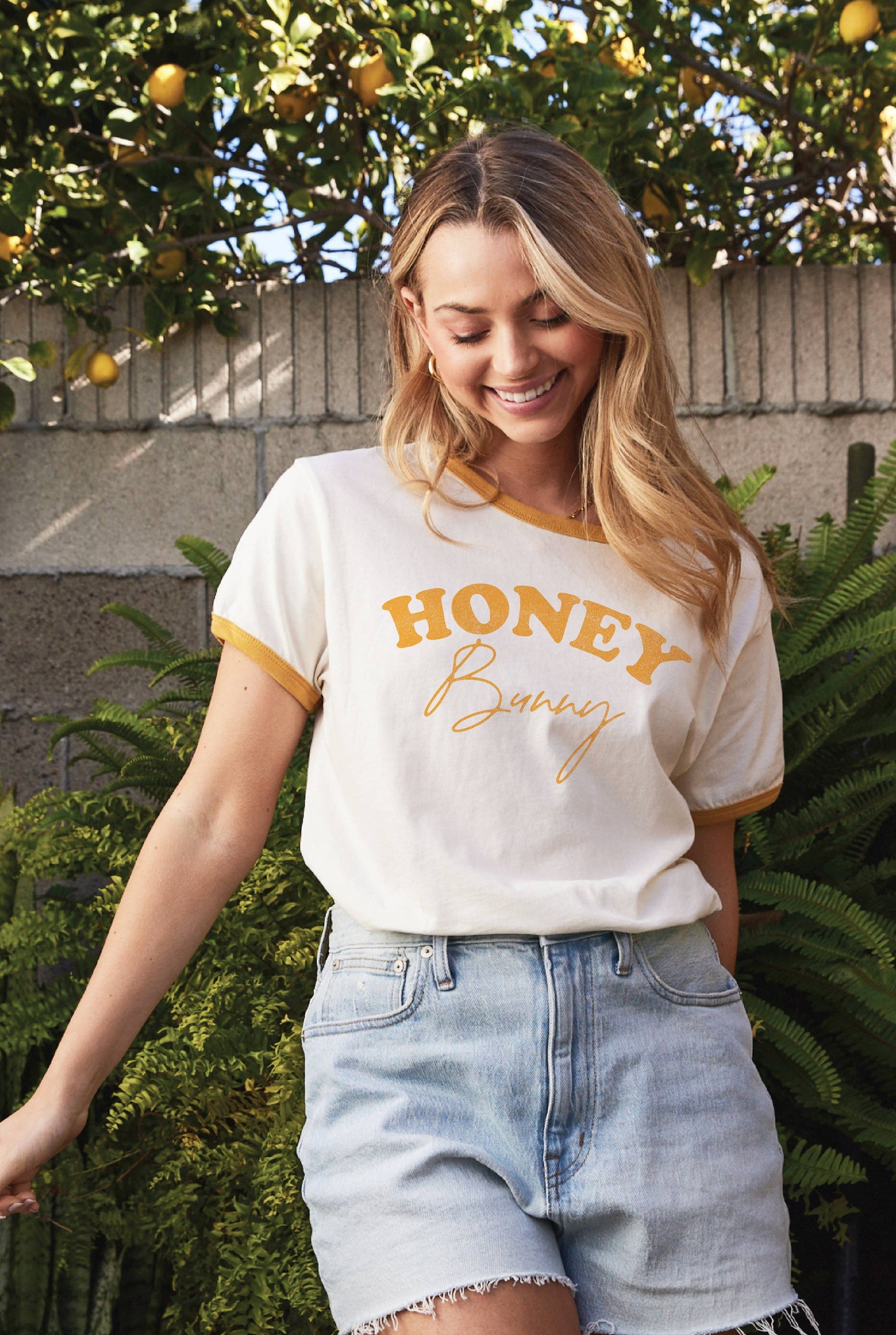 HONEY BUNNY Ringer Graphic Top: NATURAL/BLK