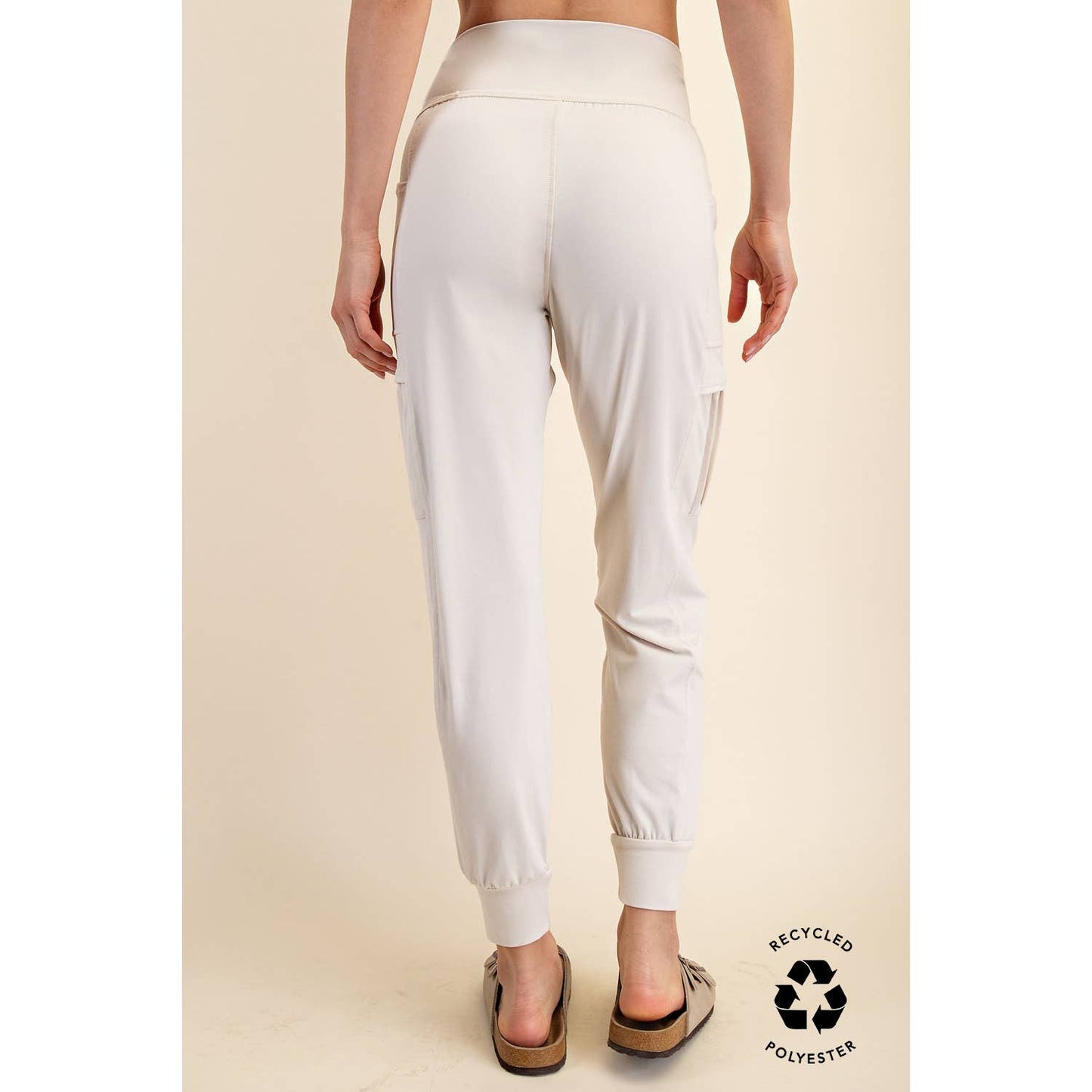 BUTTER JOGGER WITH SIDE POCKETS: True Red