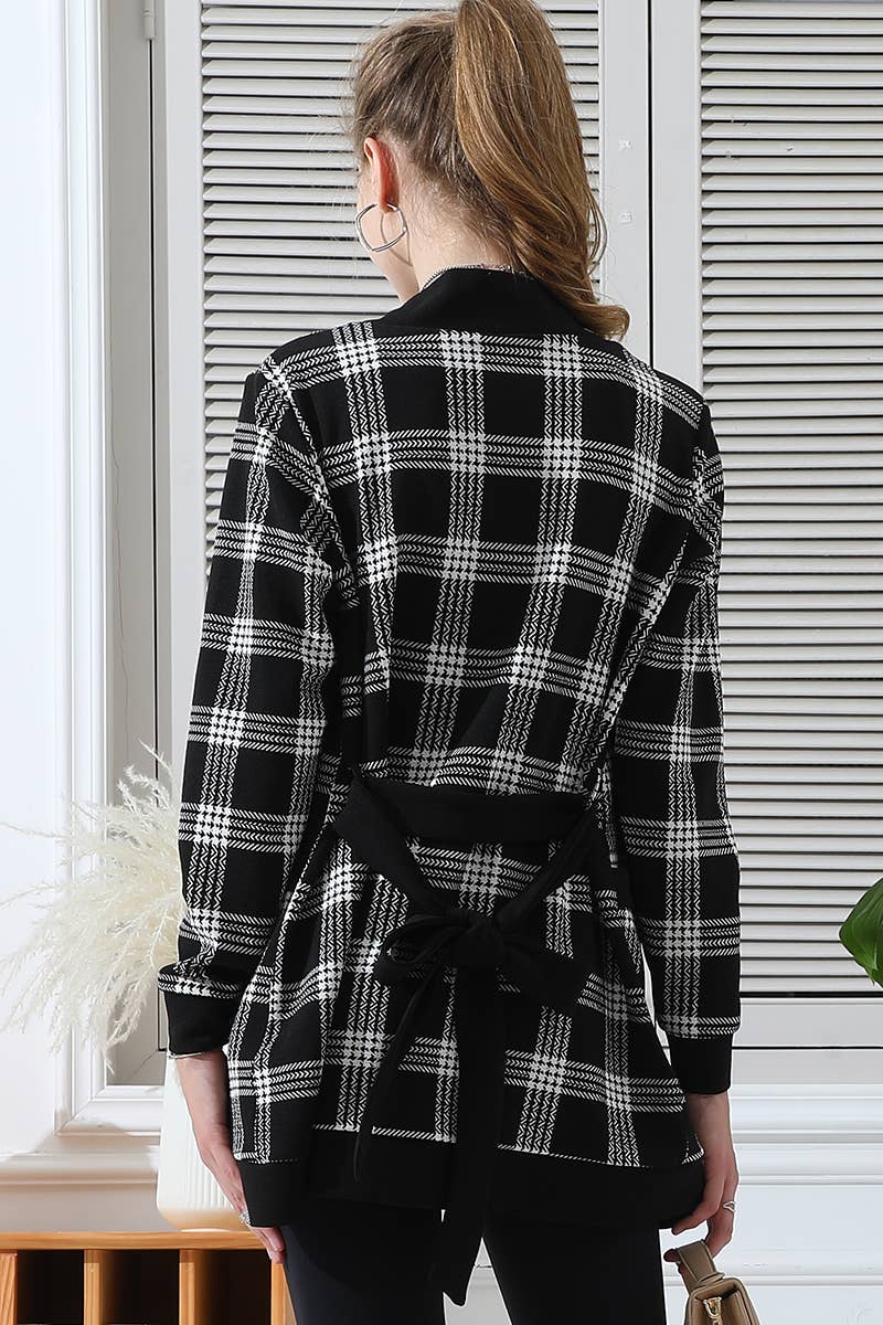 CWOCAL532_LONG SLEEVE SHORT ROVE CARDIGAN WITH POCKETS: BLACKWHITEPLAID