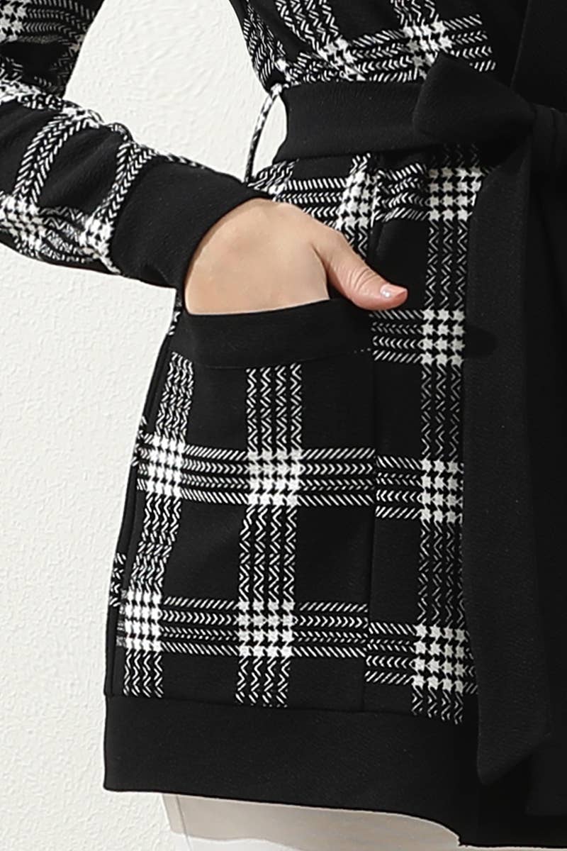 CWOCAL532_LONG SLEEVE SHORT ROVE CARDIGAN WITH POCKETS: BLACKWHITEPLAID