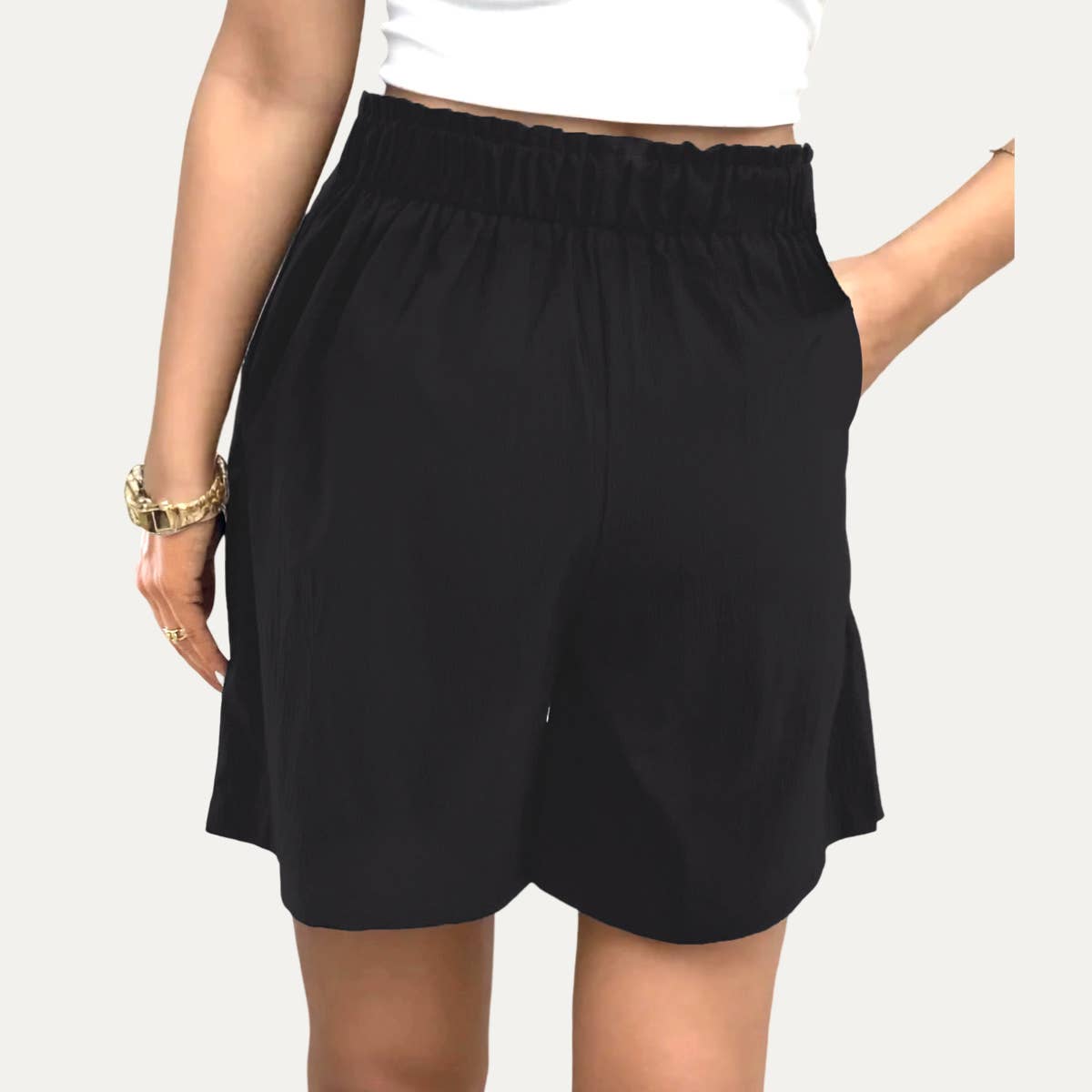 Relaxed Black High-Waisted Side Pockets Mini Shorts: Black