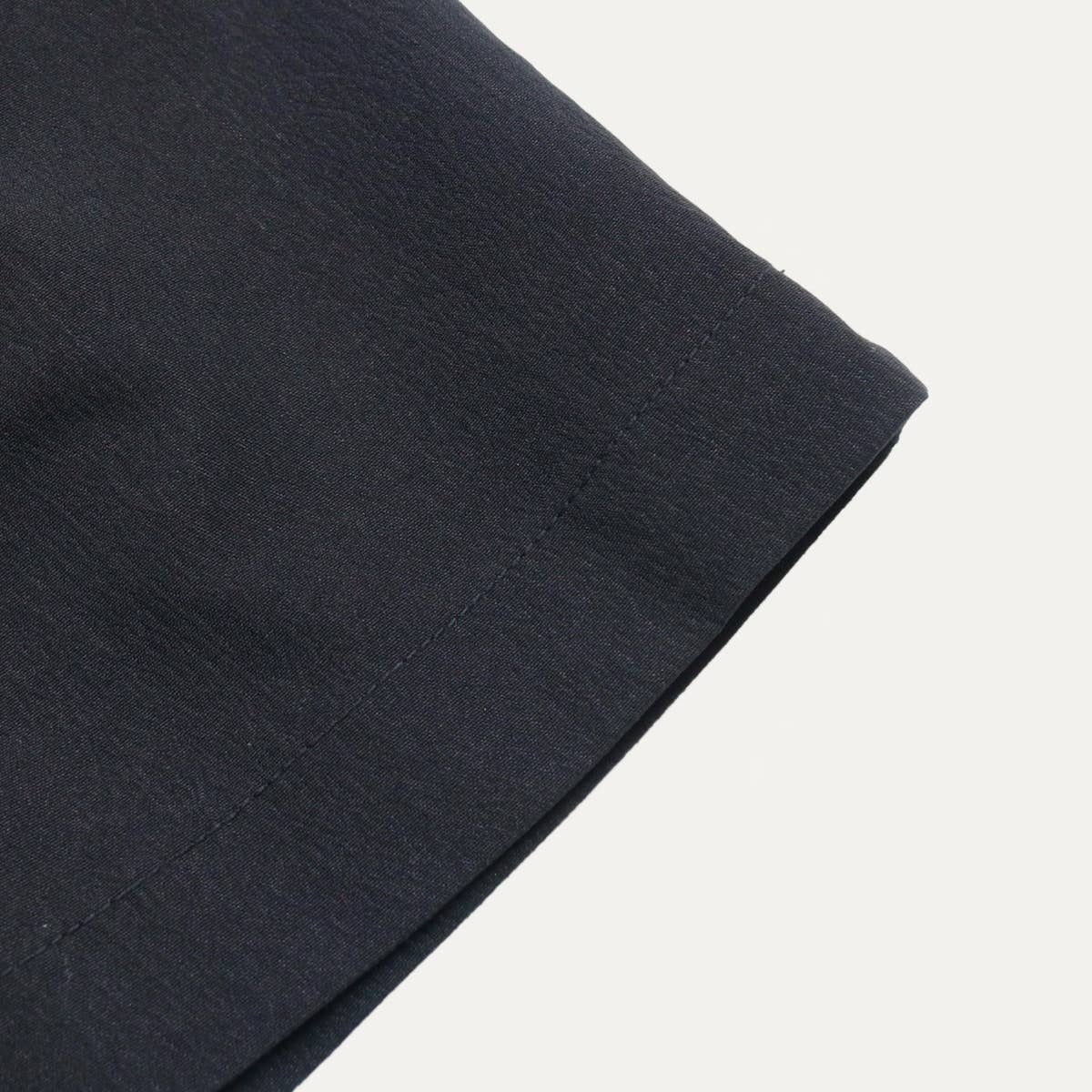 Relaxed Black High-Waisted Side Pockets Mini Shorts: Black