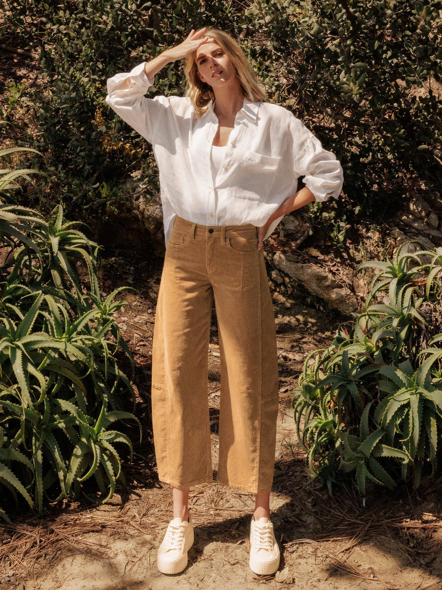 HIGH RISE SEAM DETAIL CORDUROY BARREL JEANS V3699CKK: KHAKI