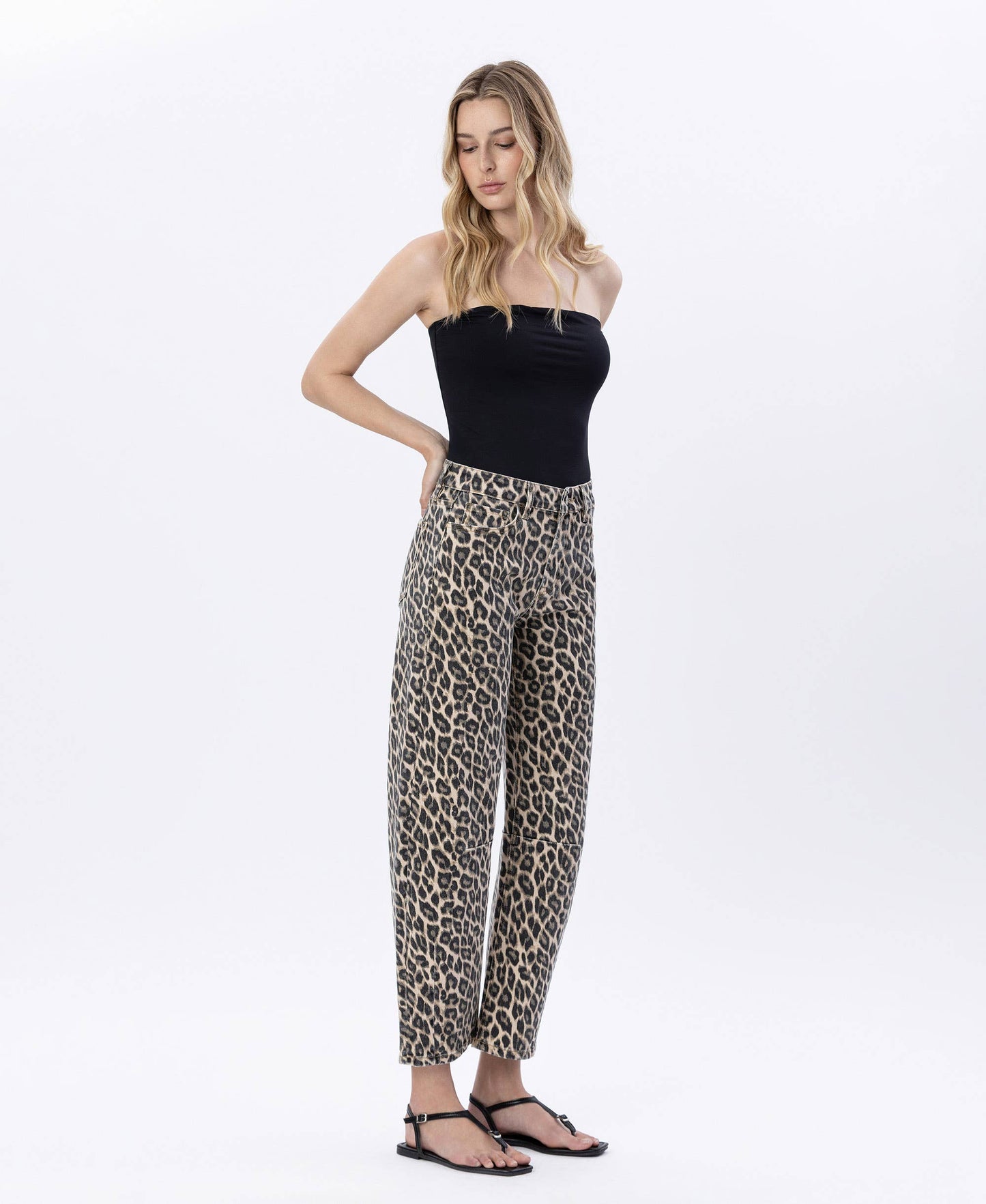 HIGH RISE LEOPARD PRINT BARREL JEANS V3704LPD: LEOPARD